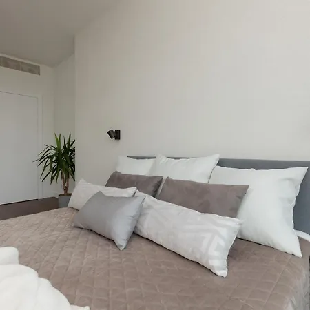 Unique Tower Lux By Renters Prestige 아파트