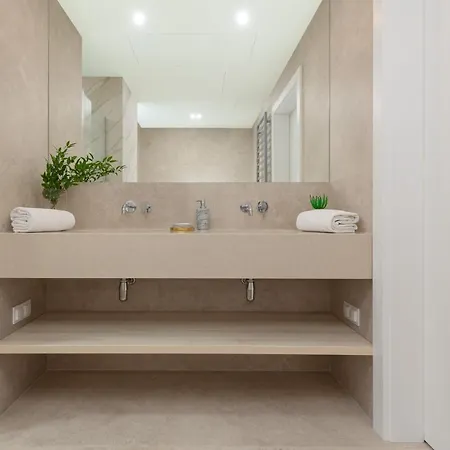Unique Tower Lux By Renters Prestige *