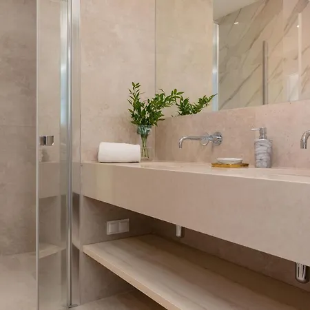 Unique Tower Lux By Renters Prestige *