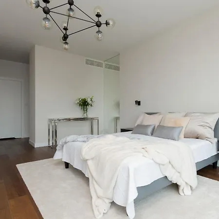 Unique Tower Lux By Renters Prestige 바르샤바