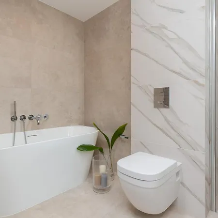 Unique Tower Lux By Renters Prestige * 바르샤바